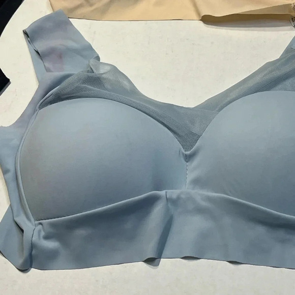 Set three women’s XL- XXL bras from 4 sports 8 sexy bra total of 12 bras - Picture 9 of 16